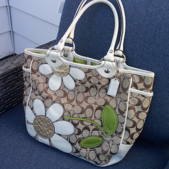 Coach F14724 Limited Edition Signature Bleecker Daisy Tote Bag Purse - Picture 2 of 11